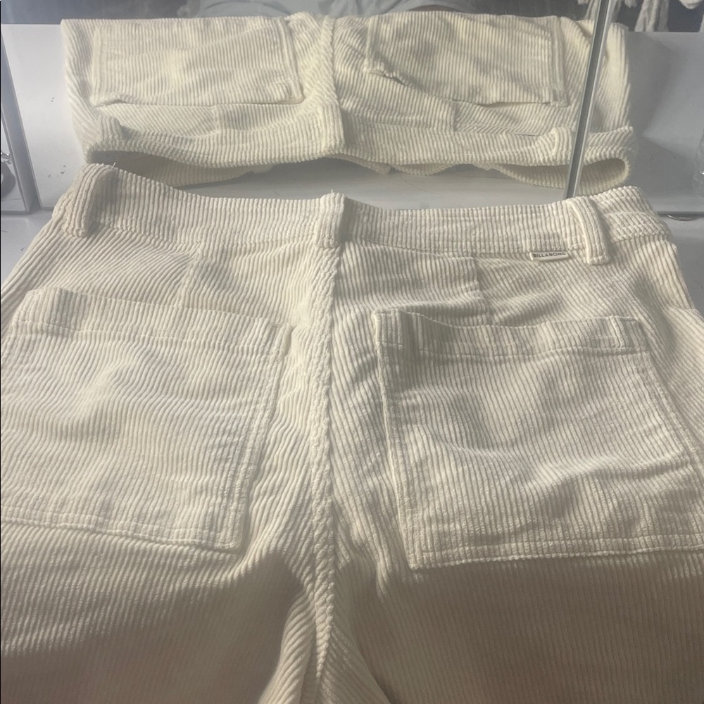 Billabong White Ribbed Fabric ( I’ve never worn these) js trying to clear stuff